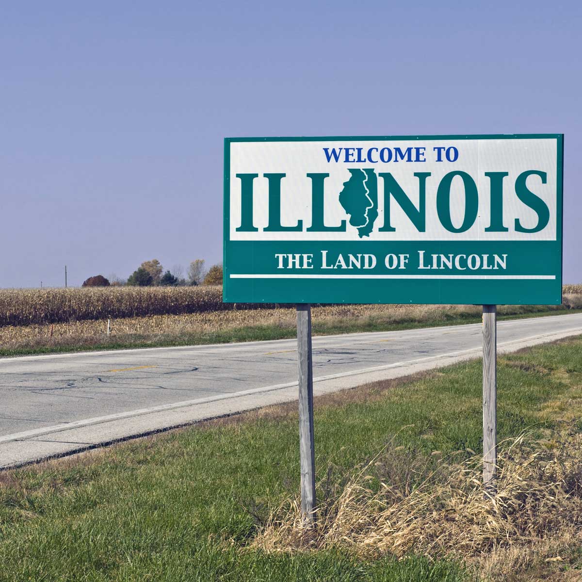 the welcome to Illinois state highway sign with a tagline of the land of lincoln