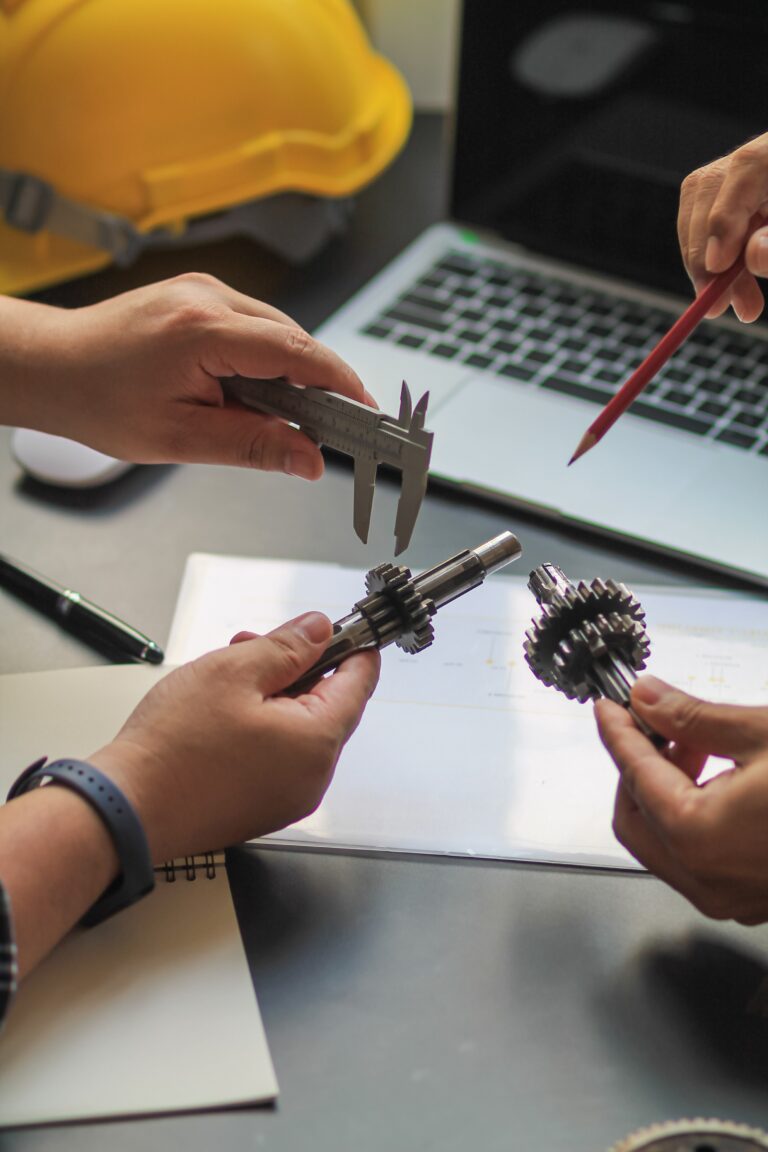 The factory mechanical engineering team is designing and developing gear sets to keep the machines running perfectly because gear sets are essential in the working system of large machines.