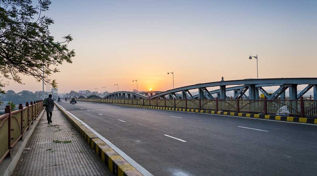 Sunrise-at-Ellis-Bridge-in-Ahmedabad
